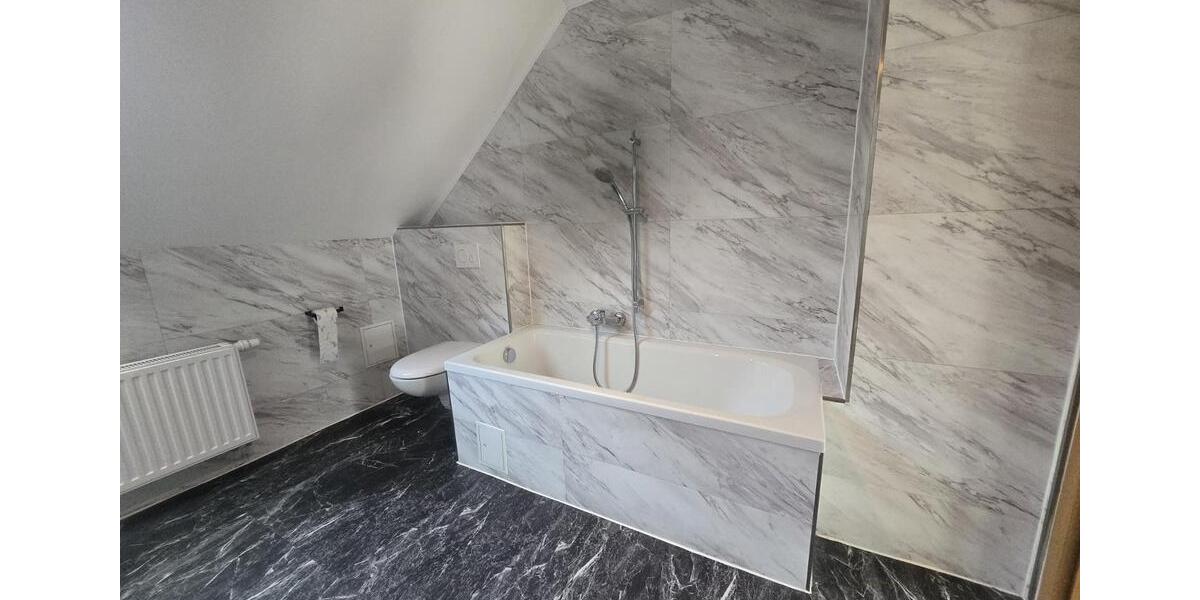 Dachgeschoßwohnung Zwickau Zwickau-West - 5 Zimmer, 110 m&sup2;, 660&euro; | Angebot:25882706