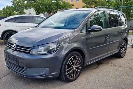 VW Touran 262.403 km 4.299 &euro; Fürstenfeldbruck 82256