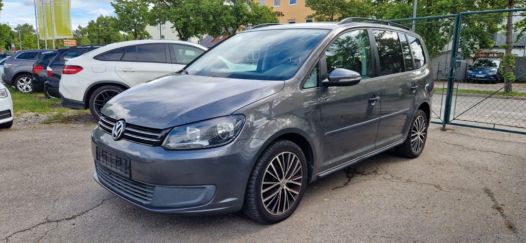 VW Touran 262.403 km 4.299 &euro; Fürstenfeldbruck 82256