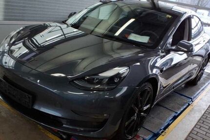 Tesla Model 3 137.149 km 27.450 &euro; Steinbach-Hallenberg OT Herges-Hallenberg 98587