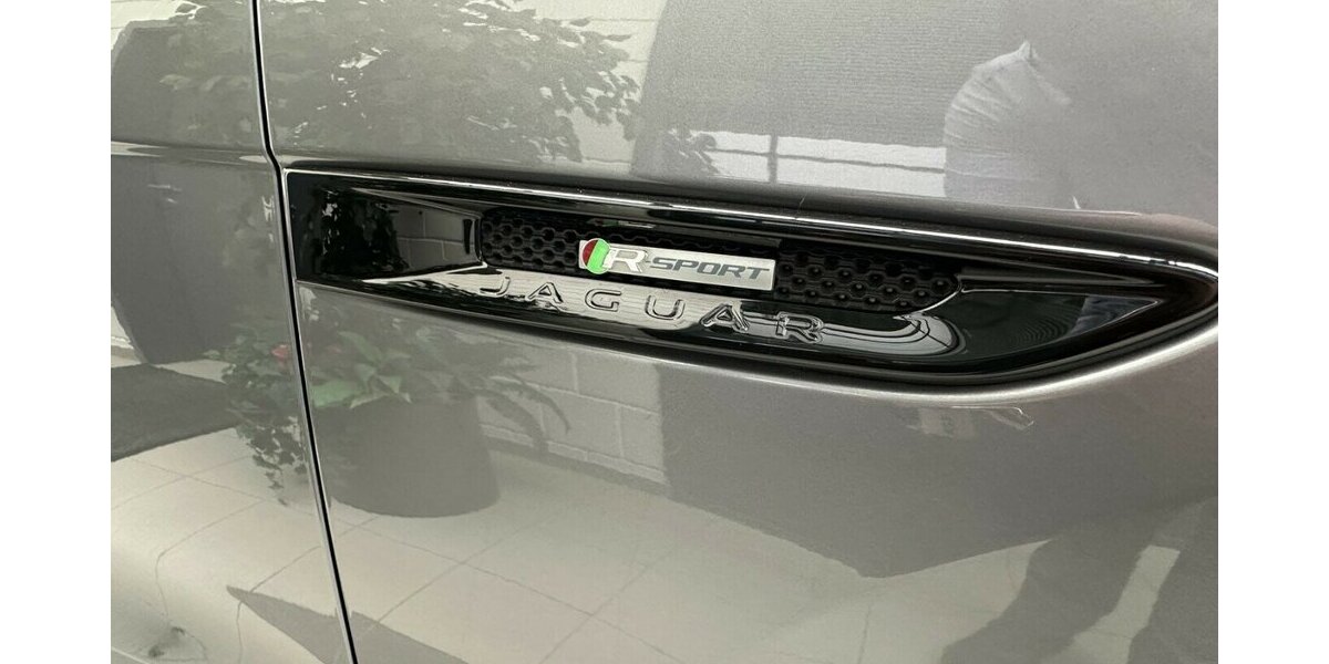 Jaguar F-Pace 3,0 D AWD R-Sport +AHK+Panorama+Navi+Kamera 92.200 km 28.990 &euro; Jaderberg 26349