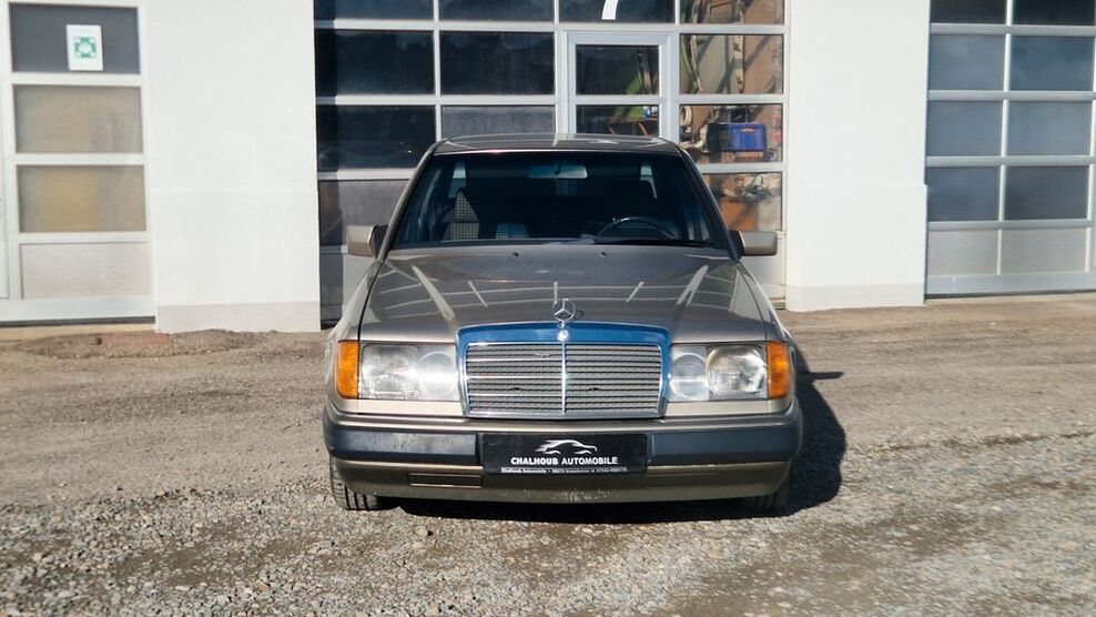 Mercedes-Benz 230 258.000 km 6.999 € Kressbronn 88079