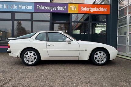 Porsche 944