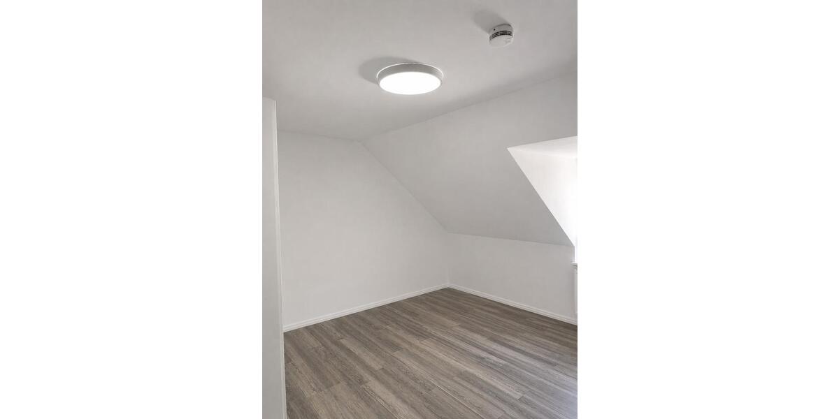 Dachgeschoßwohnung Kassel Südstadt - 3 Zimmer, 72 m&sup2;, 900&euro; | Angebot:26539108