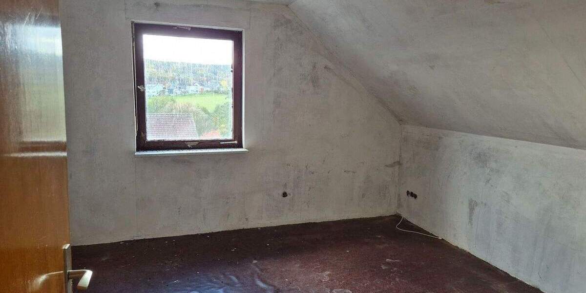 Einfamilienhaus Burkardroth Wollbach - 7 Zimmer, 140 m&sup2;, 99.000&euro; | Angebot:24276950