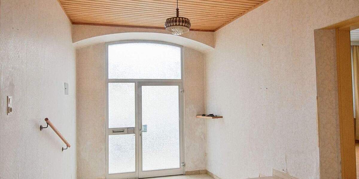 Bauernhaus, Landhaus Hahnbach - 9 Zimmer, 290 m&sup2;, 175.000&euro; | Angebot:25734670