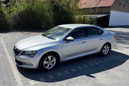 Skoda Superb 88.000 km 14.600 &euro; Berlin 13125
