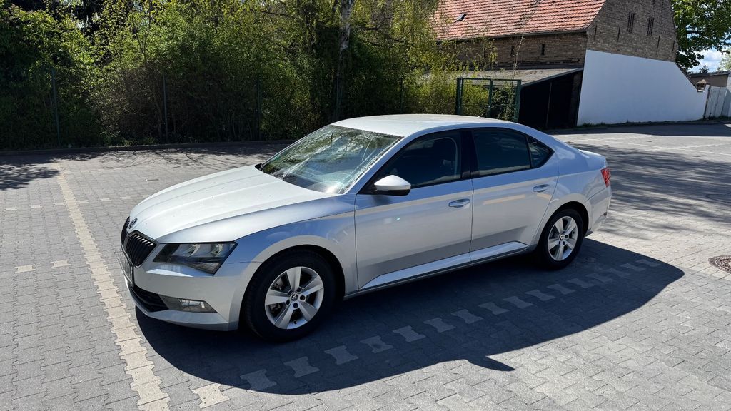 Skoda Superb 88.200 km 13.500 &euro; Berlin 13125