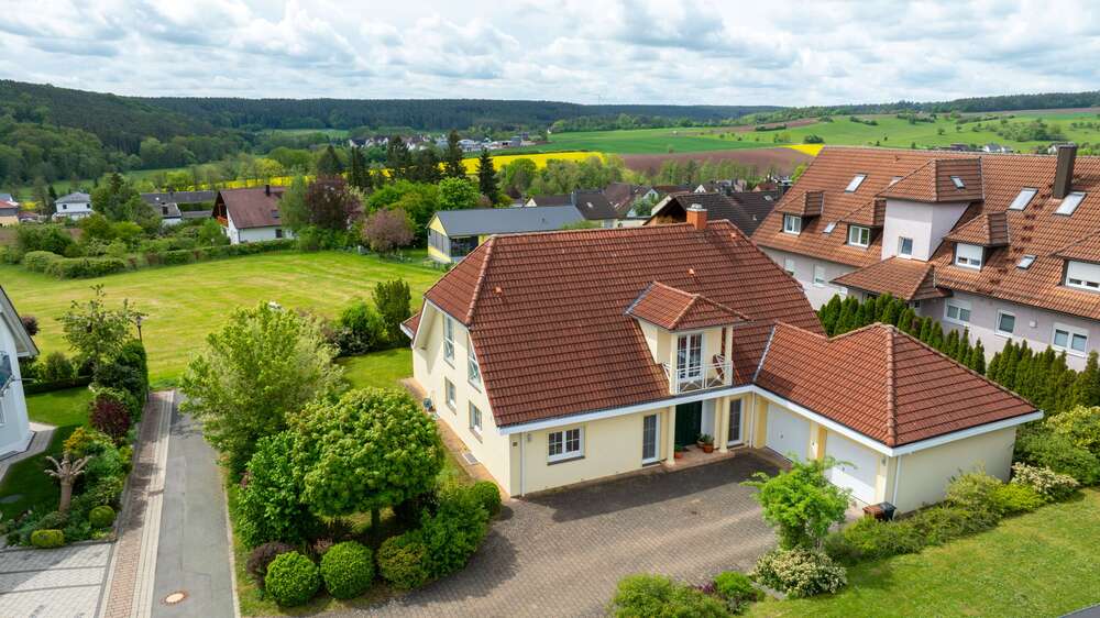 Einfamilienhaus Emskirchen - 7.5 Zimmer, 240 m&sup2;, 1.179.000&euro; | Angebot:26597898