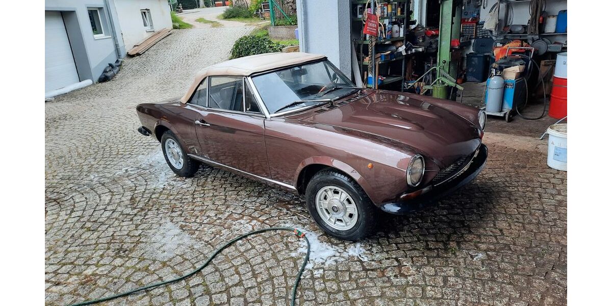 Fiat 124 Spider 32.000 km 13.999 &euro; Löffingen 79843