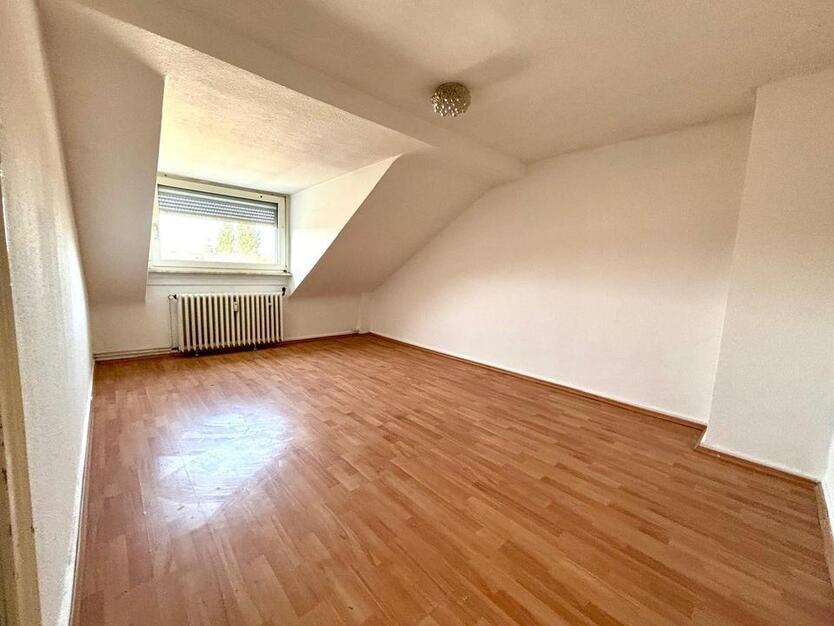 Helle Dachgeschoss Wohnung in zentraler Lage – 45 qm