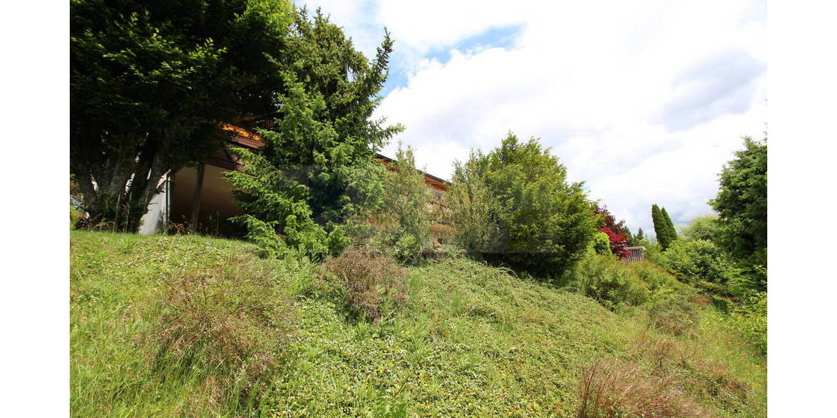 Wohnen auf einer Ebene mit Weitblick: Gepflegter Bungalow mit Einliegerwohnung, sonnigem Garten und Panorama in Toplage von Blumberg! 5 zimmer