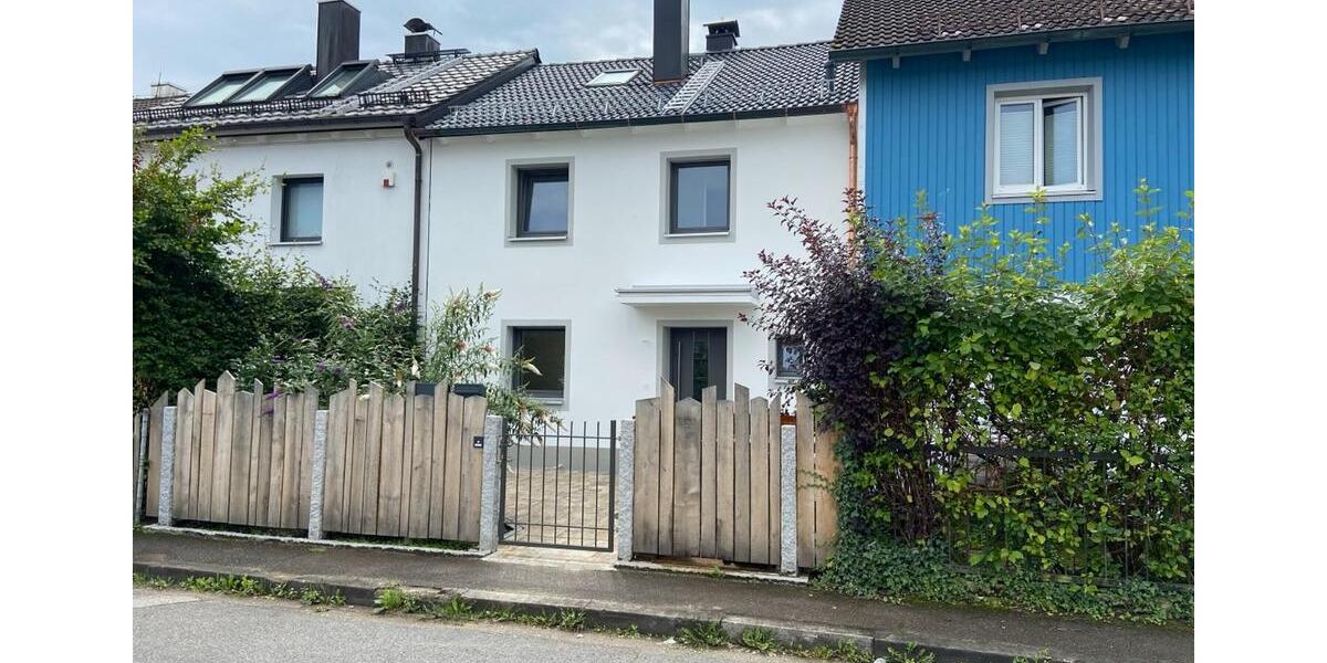 Von Privat, helles RMH, Erstbezug nach Sanierung, Keine Provision 5 zimmer