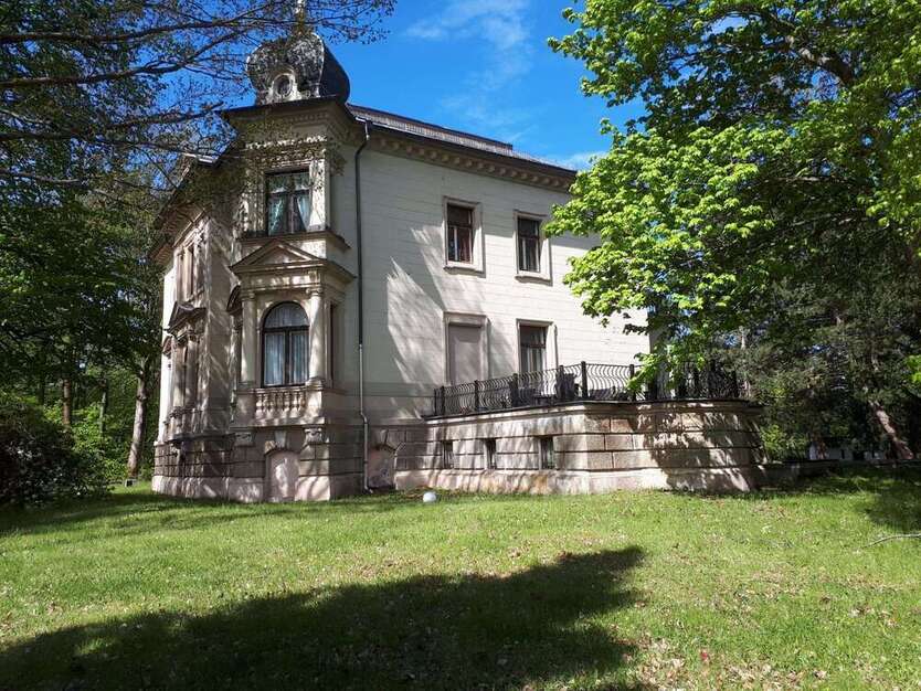 Haus zum Mieten in Großschönau 1.650 € 369 m²