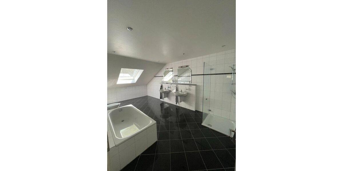 Einfamilienhaus Nettetal - 7 Zimmer, 220 m&sup2;, 630.000&euro; | Angebot:27030899