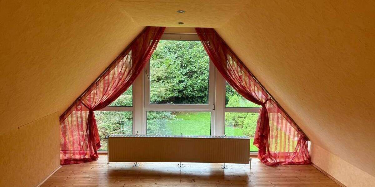 Zweifamilienhaus auf großzügigem Grundstück in idyllischer Lage 1 zimmer