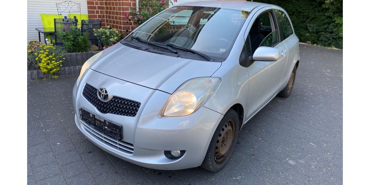 Toyota Yaris 125.000 km 1.300 &euro; Minden 32423