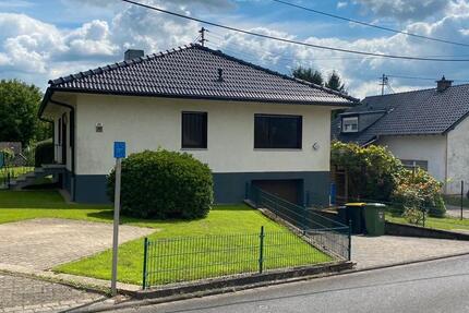 Charmanter Bungalow mit Garten Garage in Hennef