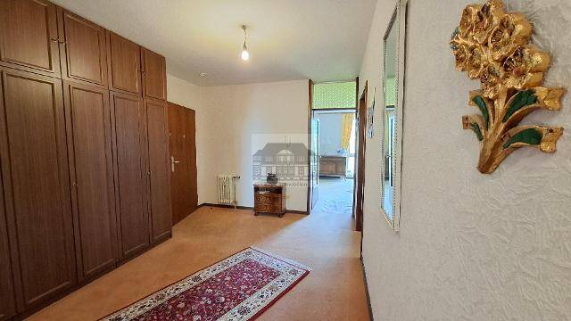 Helle und geräumige 3-Zimmer Wohnung mit Lift, Balkon, Carport