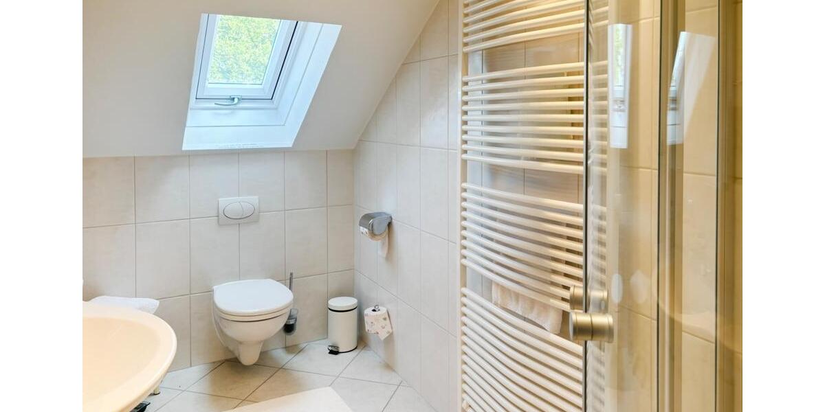Dachgeschoßwohnung Wilhelmshaven Heppens - 4 Zimmer, 170 m&sup2;, 1.500&euro; | Angebot:22113522
