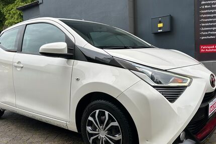 Toyota Aygo (X) 64.540 km 8.690 &euro; Dortmund 44369
