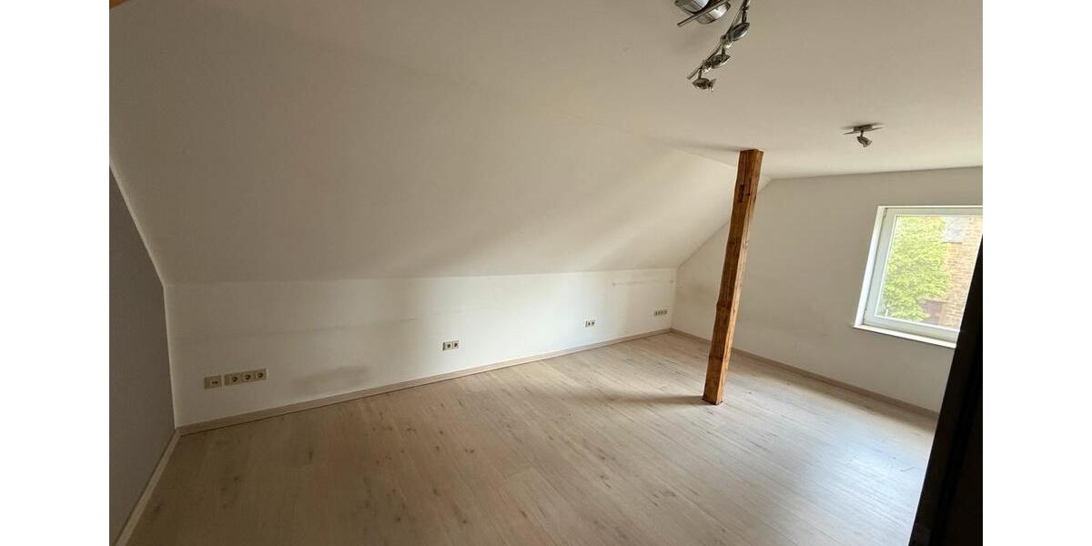 Maisonettenwohnung Hüllhorst - 8 Zimmer, 244 m&sup2;, 2.140&euro; | Angebot:26517468