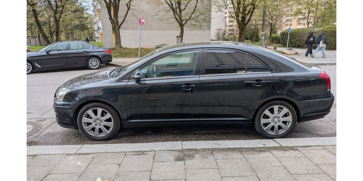 Toyota Avensis 179.880 km 3.400 &euro; München 81735
