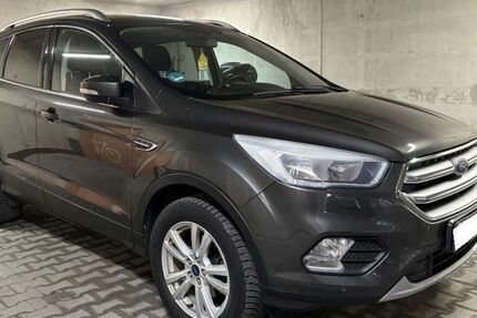 Ford Kuga 152.888 km 8.500 &euro; München 81248