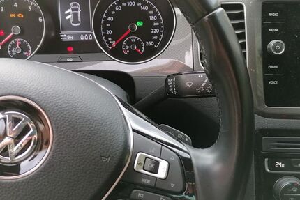 VW Golf Sportsvan 20.000 km 20.500 € Neuhausen 03058