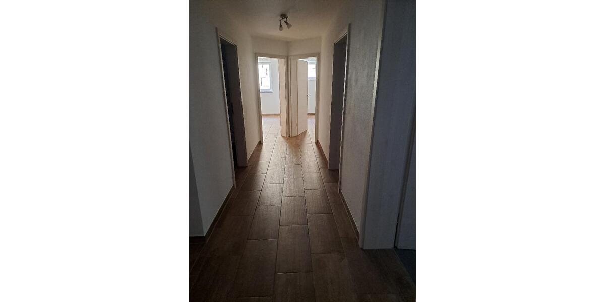 Erdgeschoßwohnung Pfarrkirchen - 6.5 Zimmer, 142 m&sup2;, 1.200&euro; | Angebot:25368778
