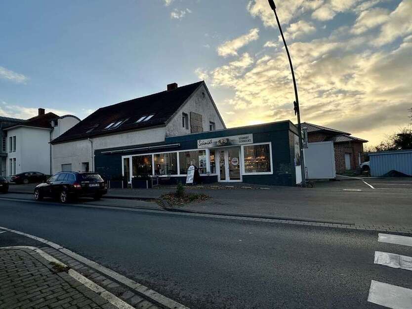 Haus zum Kaufen in Hüllhorst 415.000 € 330 m²