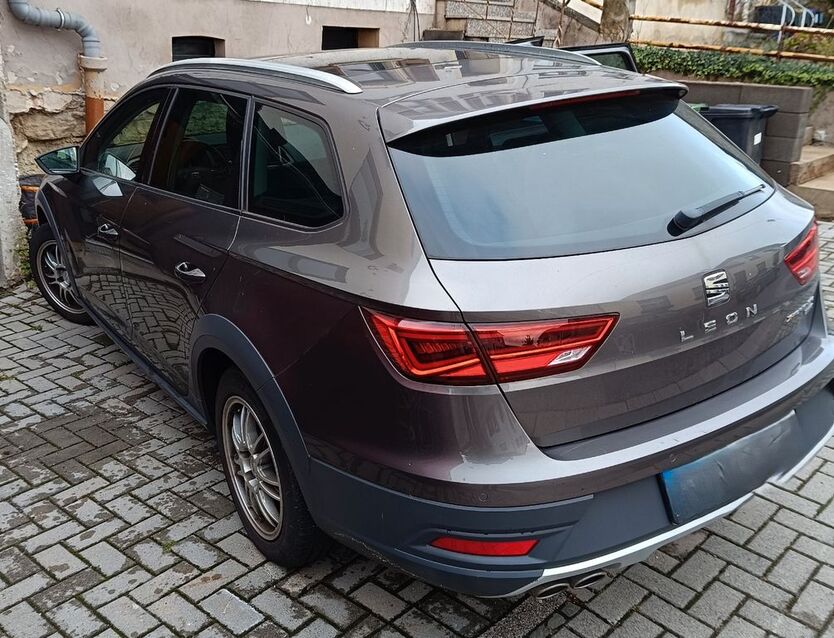 Seat Leon 136.035 km 13.700 € Saarbrücken (Ensheim) 66131