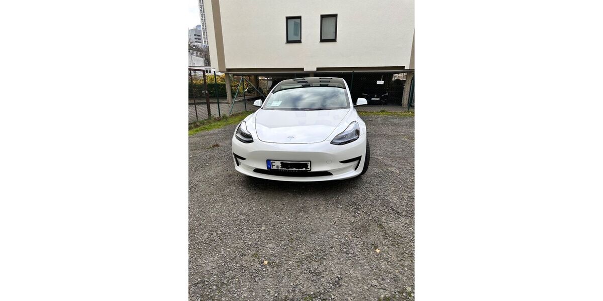 Tesla Model 3 24.000 km 32.900 € Frankfurt am Main 60322