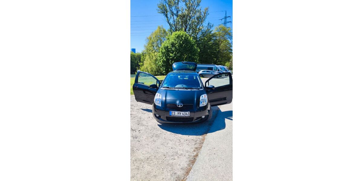 Toyota Yaris 67.940 km 2.900 &euro; Esslingen 73730