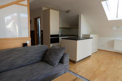 Geschmackvolle, vollst. renovierte 2-Raum-Dachgeschosswohnung 2 zimmer