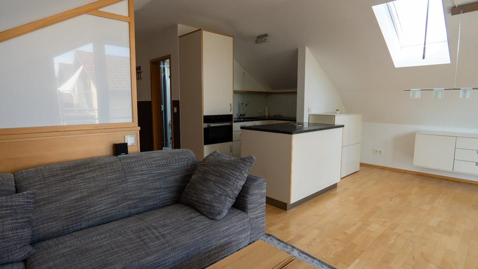 Geschmackvolle, vollst. renovierte 2-Raum-Dachgeschosswohnung 2 zimmer