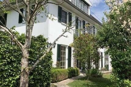 Haus zum Mieten in Neu-UlmHolzschwang 2.300 € 207 m² 6.5 zimmer