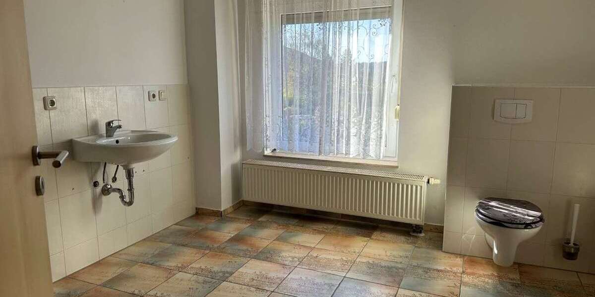 geräumiges 1-2 Familienhaus mit großem Garten und super Wohnlage - Einfamilienhaus Saalfeld/Saale Saale | Angebot:26384576