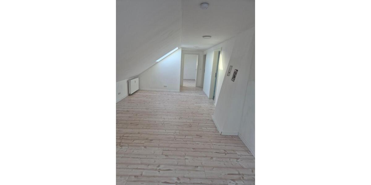 Dachgeschoßwohnung Hankensbüttel - 3 Zimmer, 90 m&sup2;, 700&euro; | Angebot:24458146