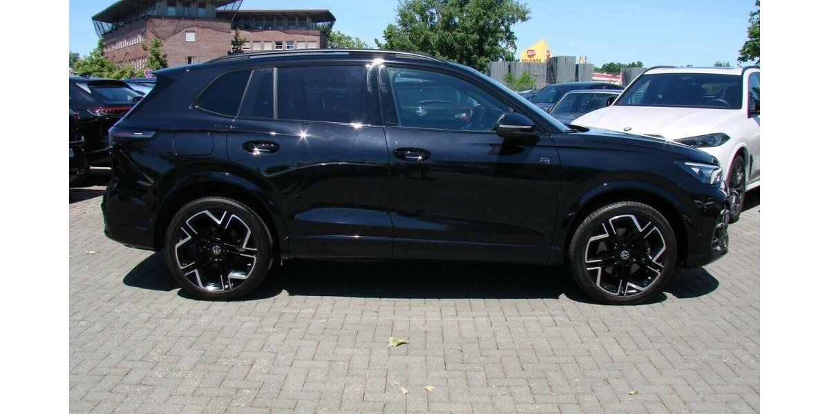 VW Tiguan R-Line BlackStyle 4M Pano AHK SHZ IQ Light 44.213 km 47.980 &euro; Falkensee 14612