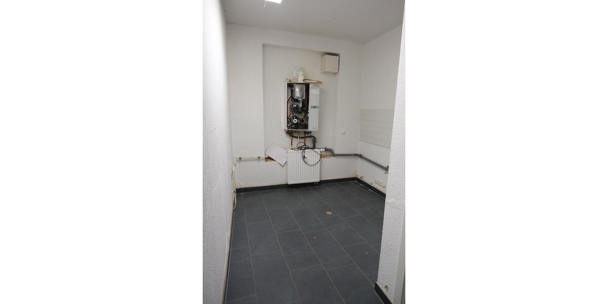 Ladengeschäft im Eingangsbereich zur Fußgängerzone zimmer