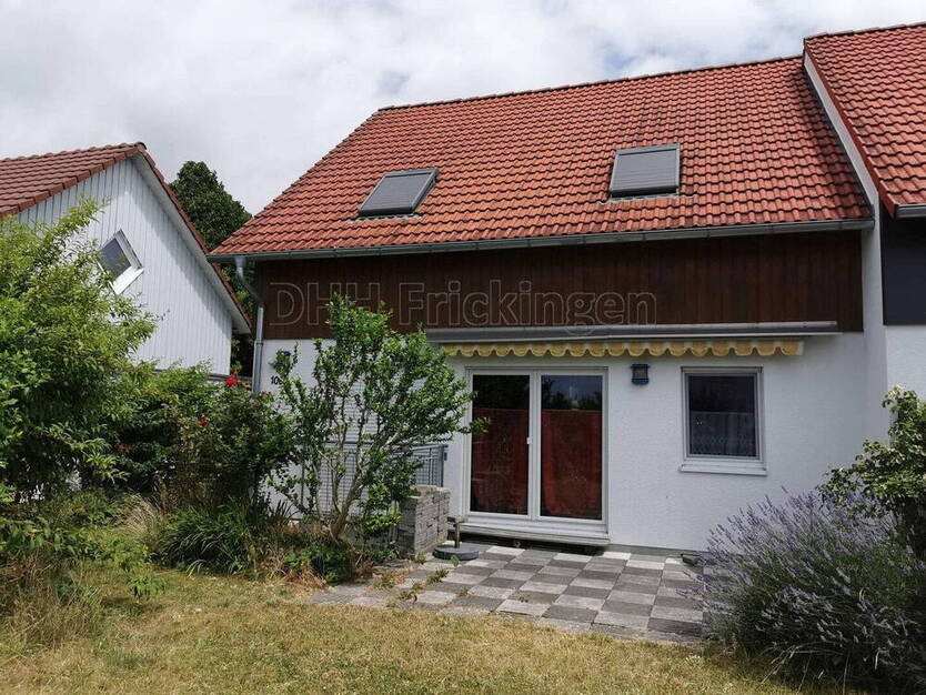 Familienfreundliche Doppelhaushälfte mit 2 Terrassen und Carport