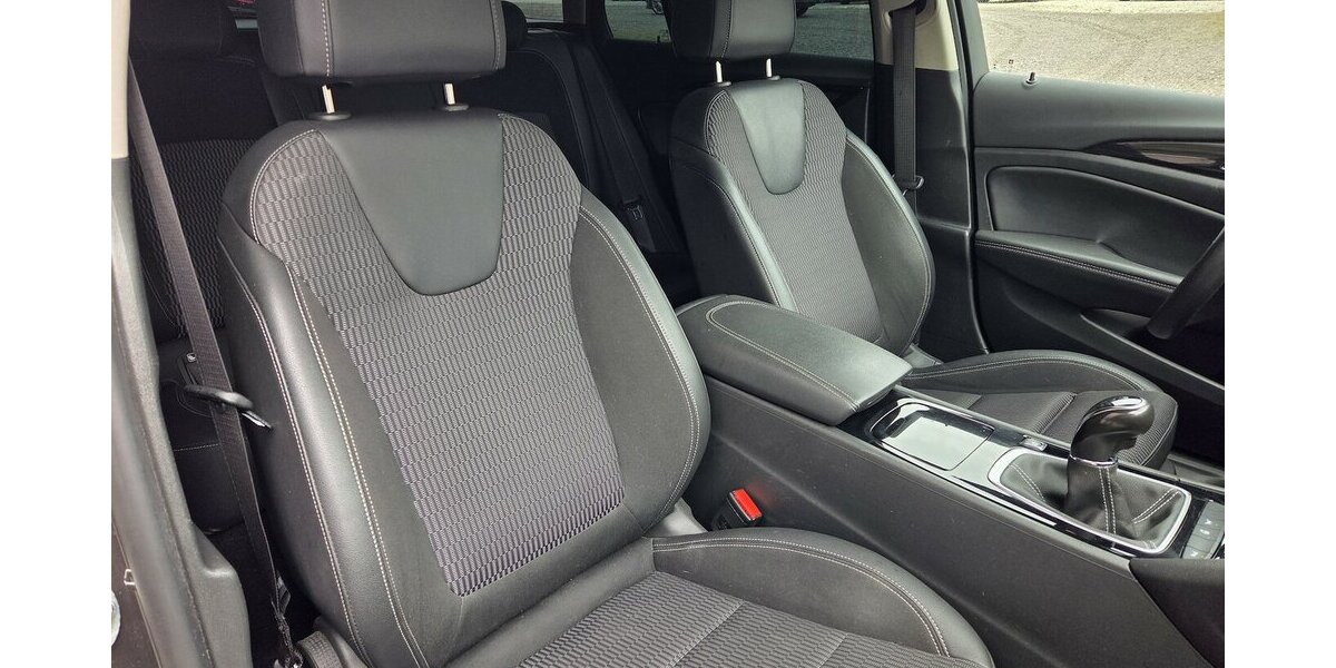 Opel Insignia Sports Tourer Elegance 47.149 km 15.250 &euro; Wilsdruff 01723