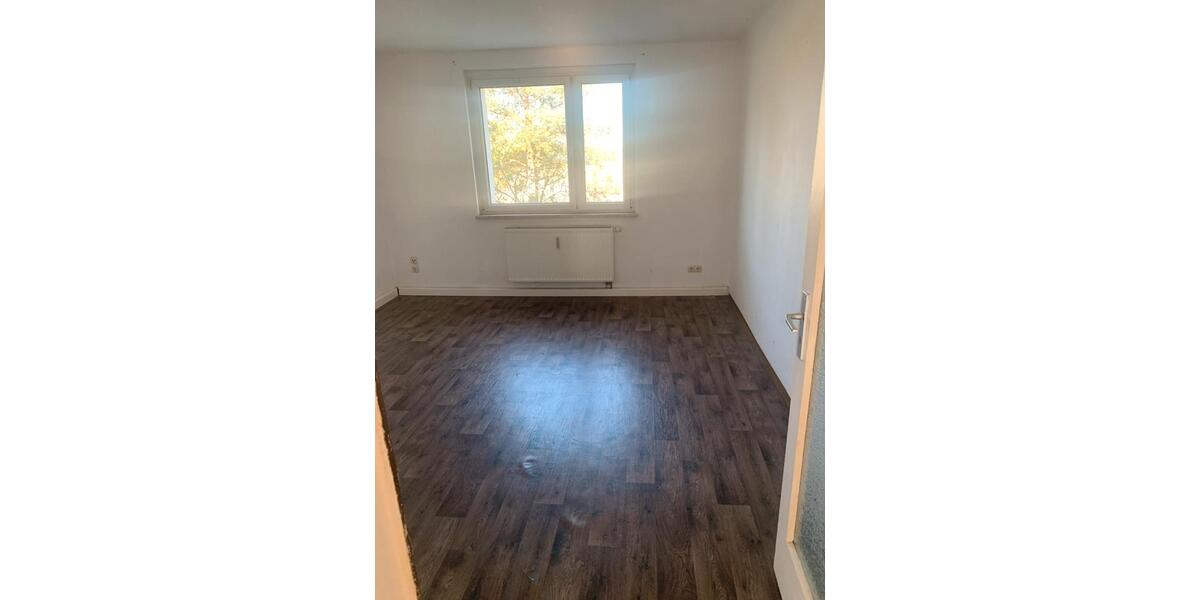 Erdgeschoßwohnung Gröditz - 3 Zimmer, 65 m&sup2;, 310&euro; | Angebot:18264373
