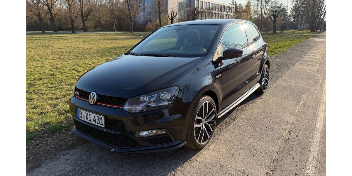 VW Polo 99.800 km 13.399 &euro; wildau 15745