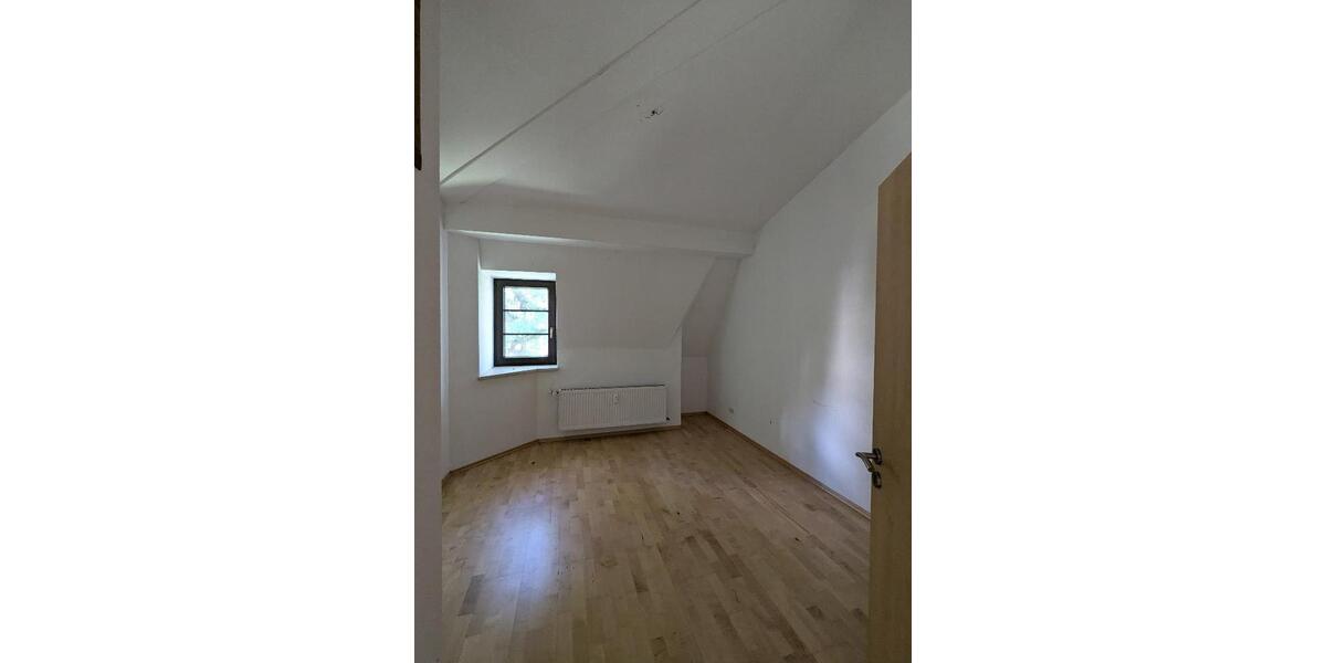 Dachgeschoßwohnung Chemnitz Altendorf - 5 Zimmer, 280 m&sup2;, 1.270&euro; | Angebot:25447488