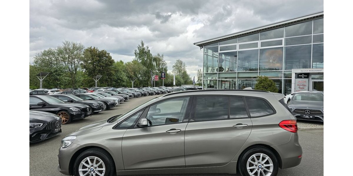 BMW 218 Active Tourer d ADVANTAGE/7-SITZER/AHK/KLIMA 179.900 km 11.900 &euro; Villingen-Schwenningen 78054