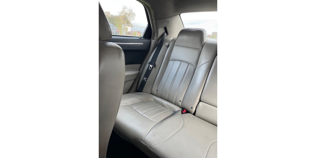 Chrysler 300C 227.225 km 1.900 &euro; Gilserberg 34630