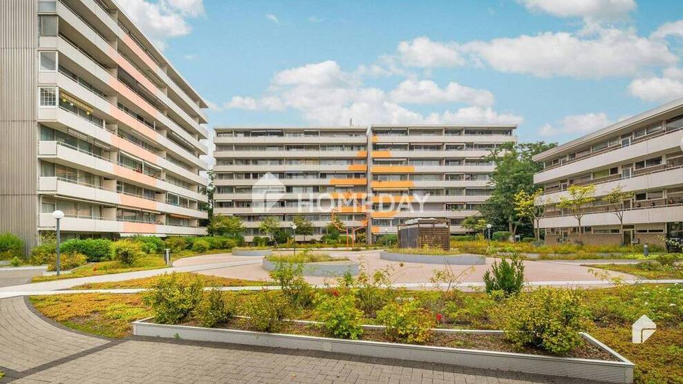 Geräumige 3-Zimmer-Wohnung im Hochparterre mit Loggia und Einbauküche