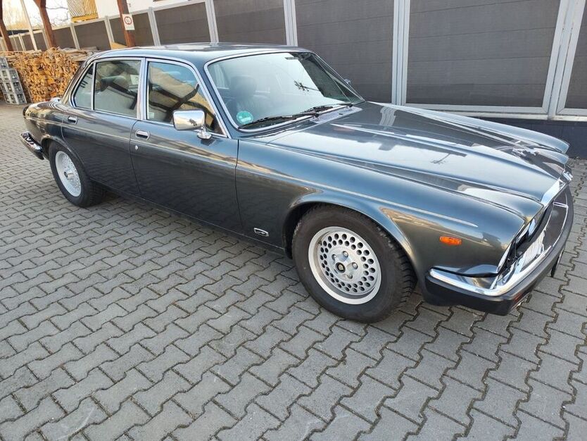 XJ12